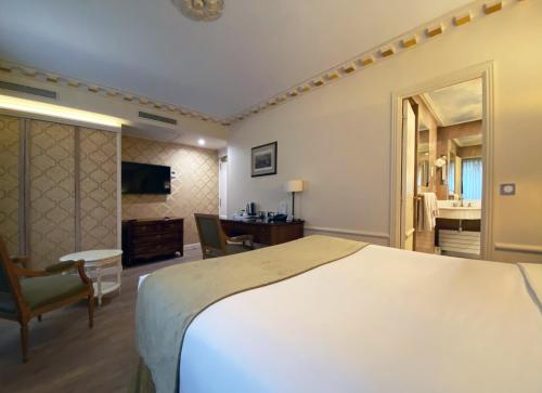 Habitación Deluxe - 1 cama grande del hotel GAVARNI. Foto 1
