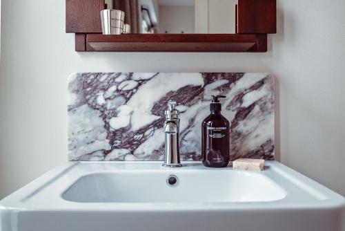 Habitación Doble del hotel Des Académies Et Des Arts. Foto 3