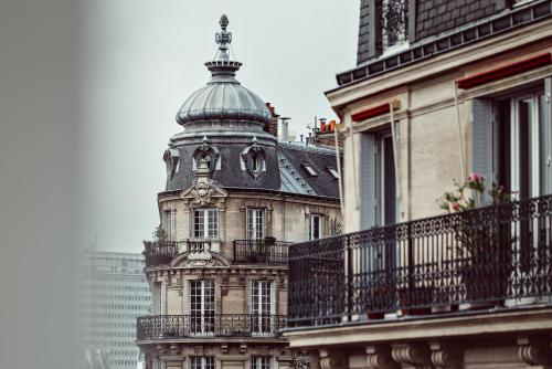 Habitación Doble Deluxe del hotel Des Académies Et Des Arts. Foto 5