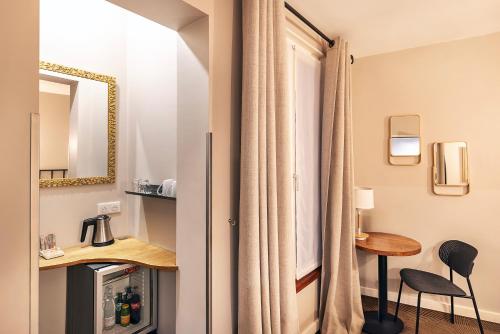 Habitación Doble Estándar del hotel Best Western Aramis Saint germain. Foto 8