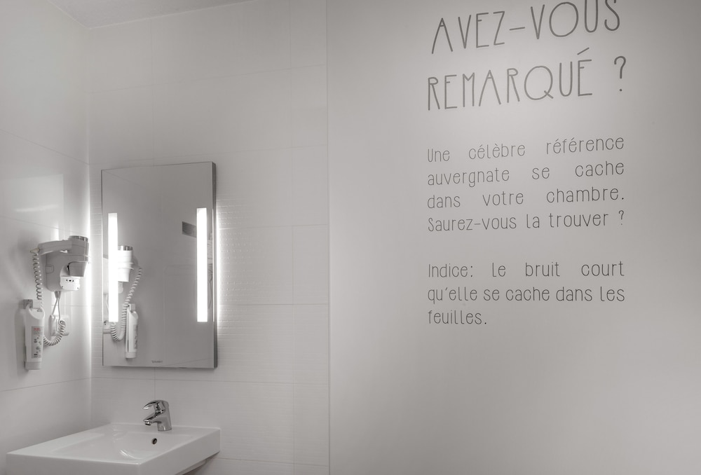 Habitación Estándar con cama doble del hotel Ibis Styles Clermont-ferrand Gare. Foto 9