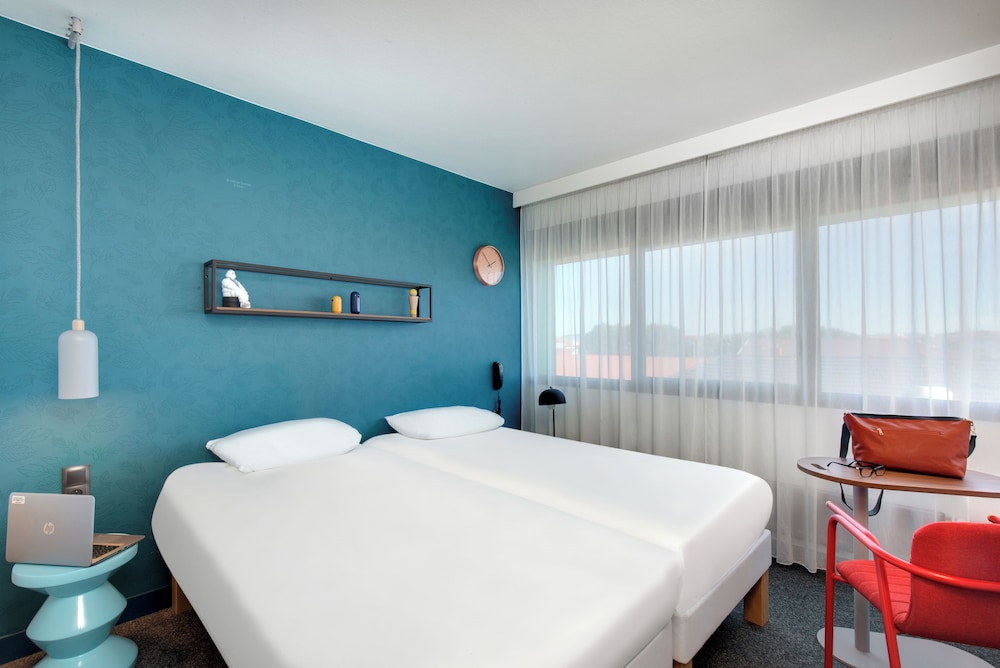 Habitación estándar con dos camas individuales del hotel Ibis Styles Clermont-ferrand Gare. Foto 1