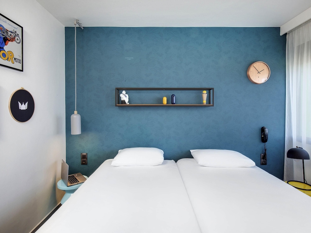 Habitación estándar con dos camas individuales del hotel Ibis Styles Clermont-ferrand Gare. Foto 3