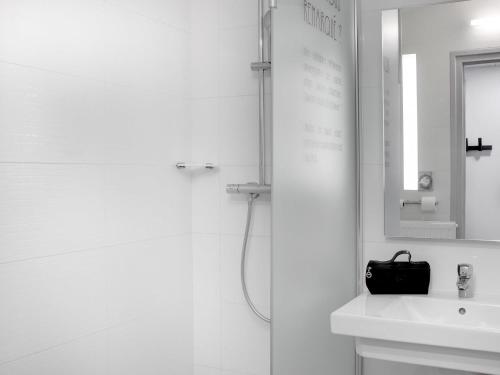 Habitación estándar con 1 cama doble y 1 sofá para 1 persona del hotel Ibis Styles Clermont-ferrand Gare