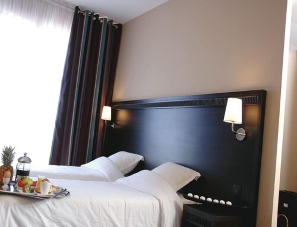 Habitación Standard con dos camas individuales del hotel Ibis Styles Beaulieu Sur Mer. Foto 1