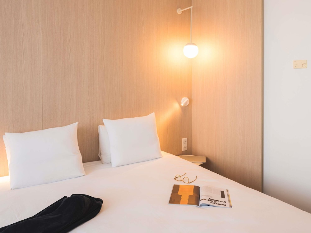 Habitación Superior con 1 cama kingsize del hotel Novotel Bordeaux Lac. Foto 5