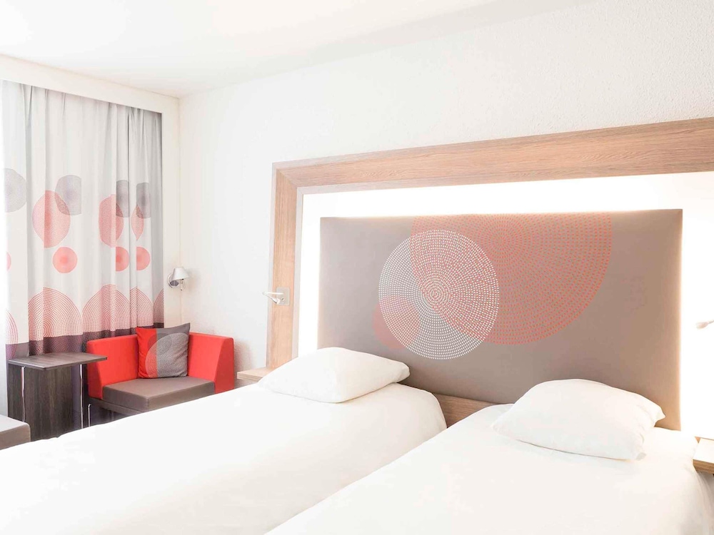 Habitación Superior con 1 cama kingsize del hotel Novotel Bordeaux Lac. Foto 8