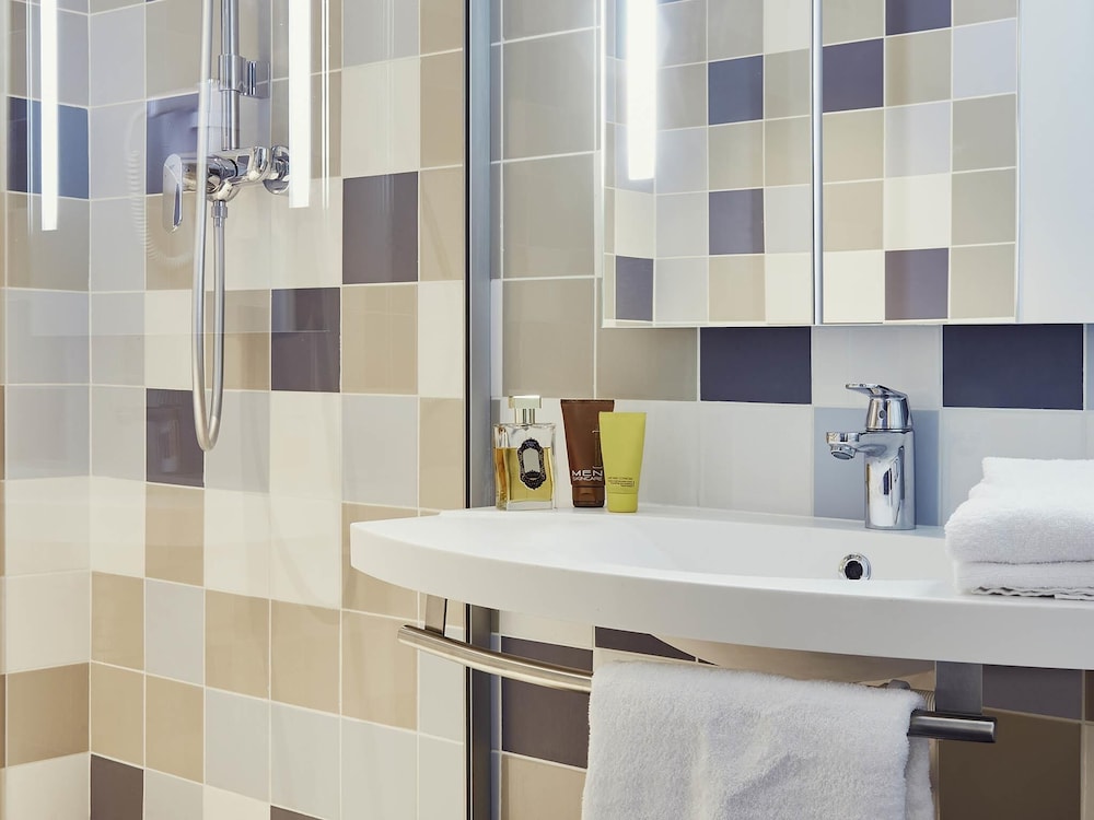Habitación Estándar con 1 cama doble del hotel Ibis Styles Marseille Provence Aéroport. Foto 3