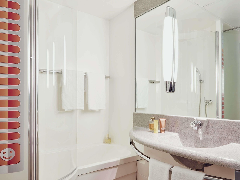 Habitación Estándar con 1 cama doble del hotel Ibis Styles Marseille Provence Aéroport. Foto 4