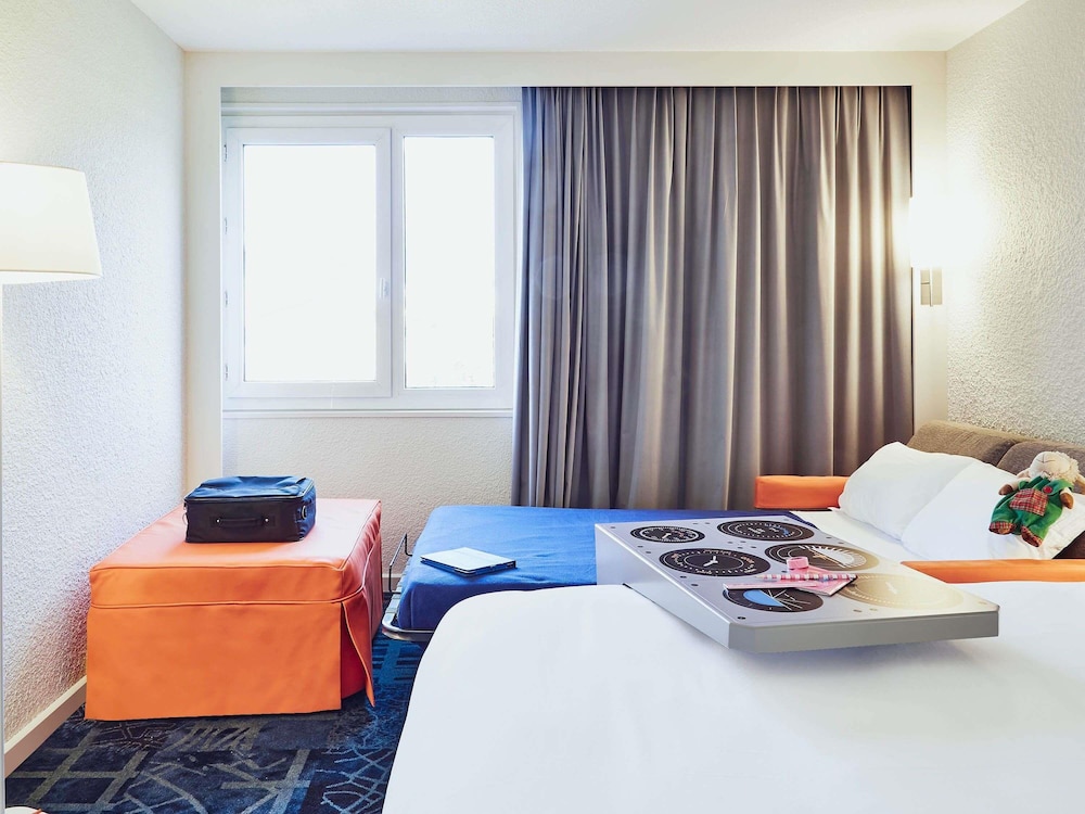 Suite familiar estándar con 1 cama doble + 1 sofá - cama para 2 niños (máx. 12 años) del hotel Ibis Styles Marseille Provence Aéroport