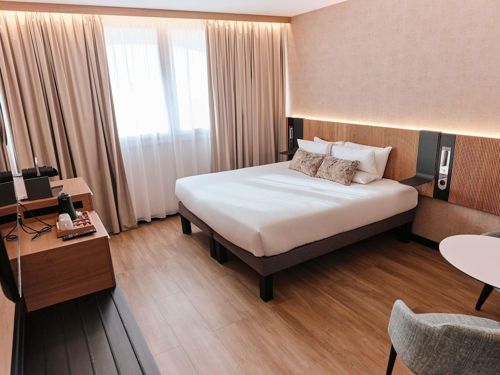 Habitación Ejecutiva con 1 cama king - size del hotel Novotel Montpellier. Foto 4