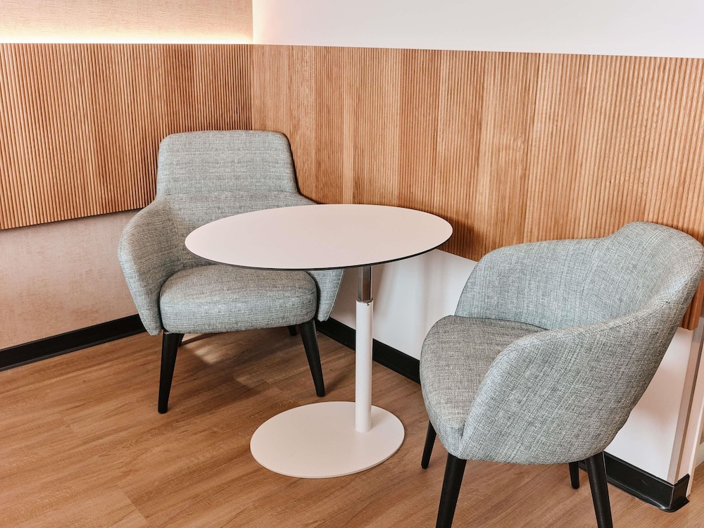 Habitación clásica con 2 camas individuales del hotel Novotel Montpellier. Foto 1