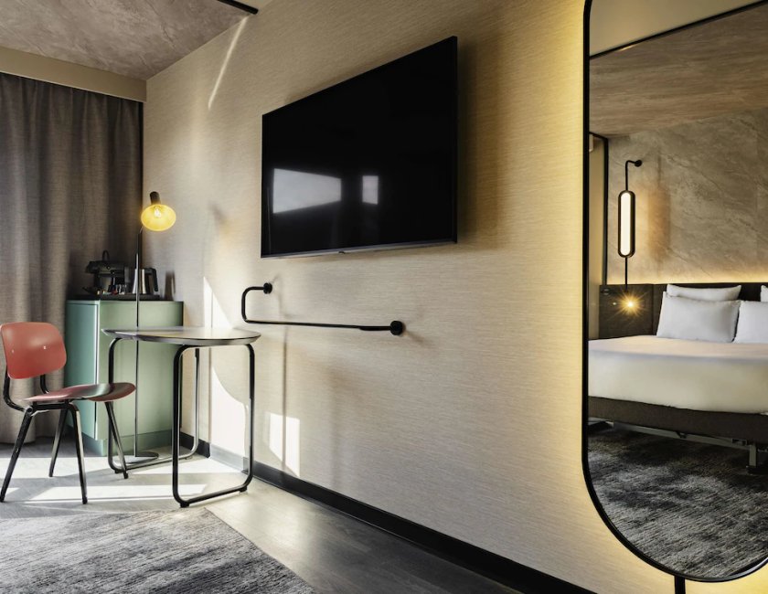 Habitación ejecutiva con 1 cama queen - size del hotel Novotel Paris Suresnes Longchamp. Foto 6
