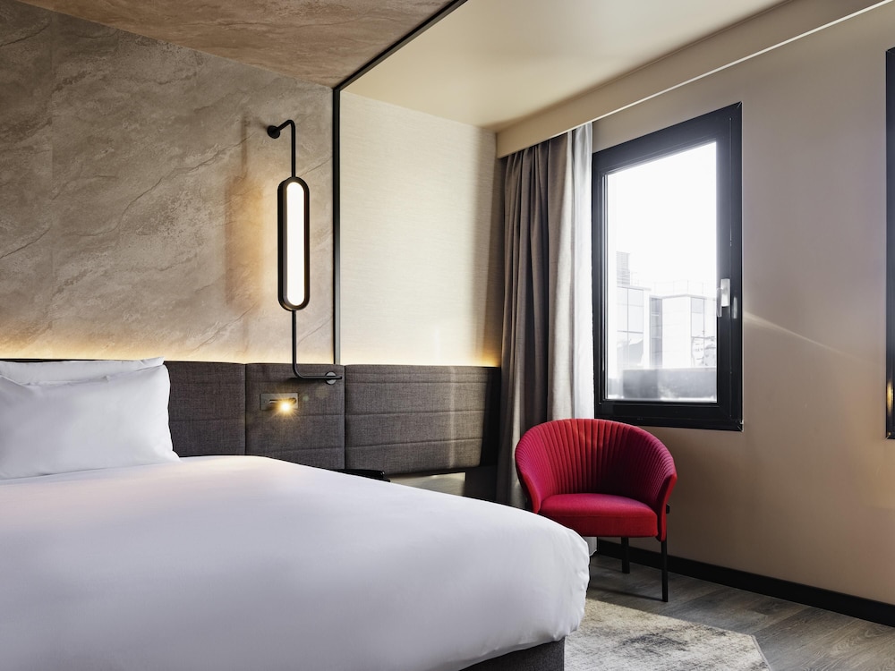 Habitación Superior con cama queen - size del hotel Novotel Paris Suresnes Longchamp