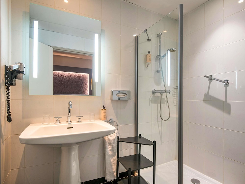 Habitación Standard con 2 camas individuales del hotel Mercure Rodez Cathédrale & Mercure Résidence. Foto 3