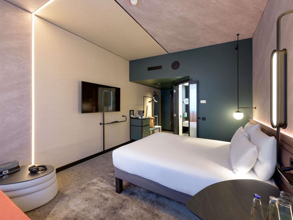 Habitación estándar, 1 cama doble con sofá cama del hotel Novotel München Airport. Foto 1