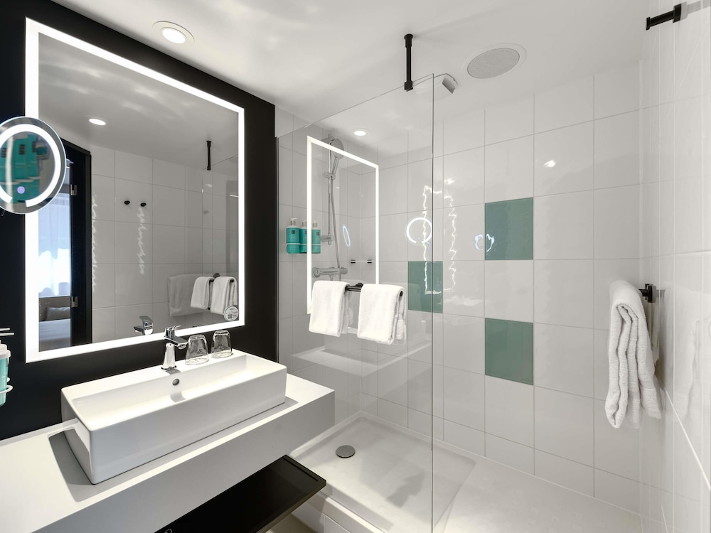 Habitación estándar, 1 cama doble con sofá cama del hotel Novotel München Airport. Foto 5