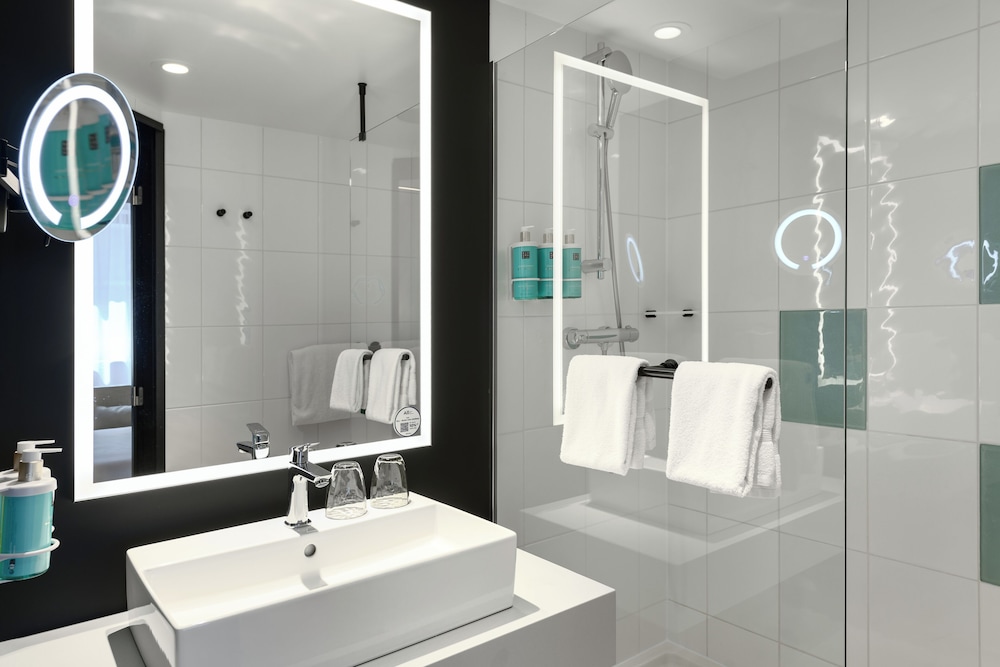 Habitación ejecutiva doble, 1 cama doble del hotel Novotel München Airport. Foto 9