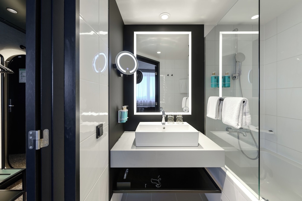 Habitación ejecutiva doble, 1 cama doble del hotel Novotel München Airport. Foto 11