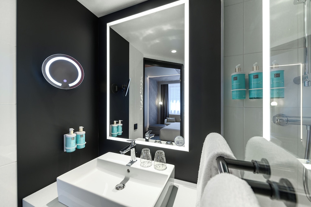 Habitación estándar con 2 camas individuales, 2 camas individuales del hotel Novotel München Airport. Foto 5