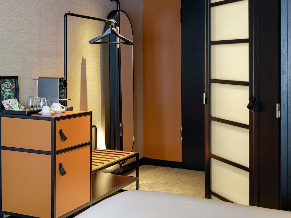 Habitación estándar, 1 cama doble con sofá cama del hotel Novotel München Airport. Foto 18