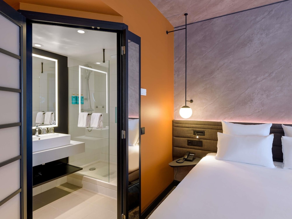 Habitación superior, 1 cama doble con sofá cama del hotel Novotel München Airport. Foto 17