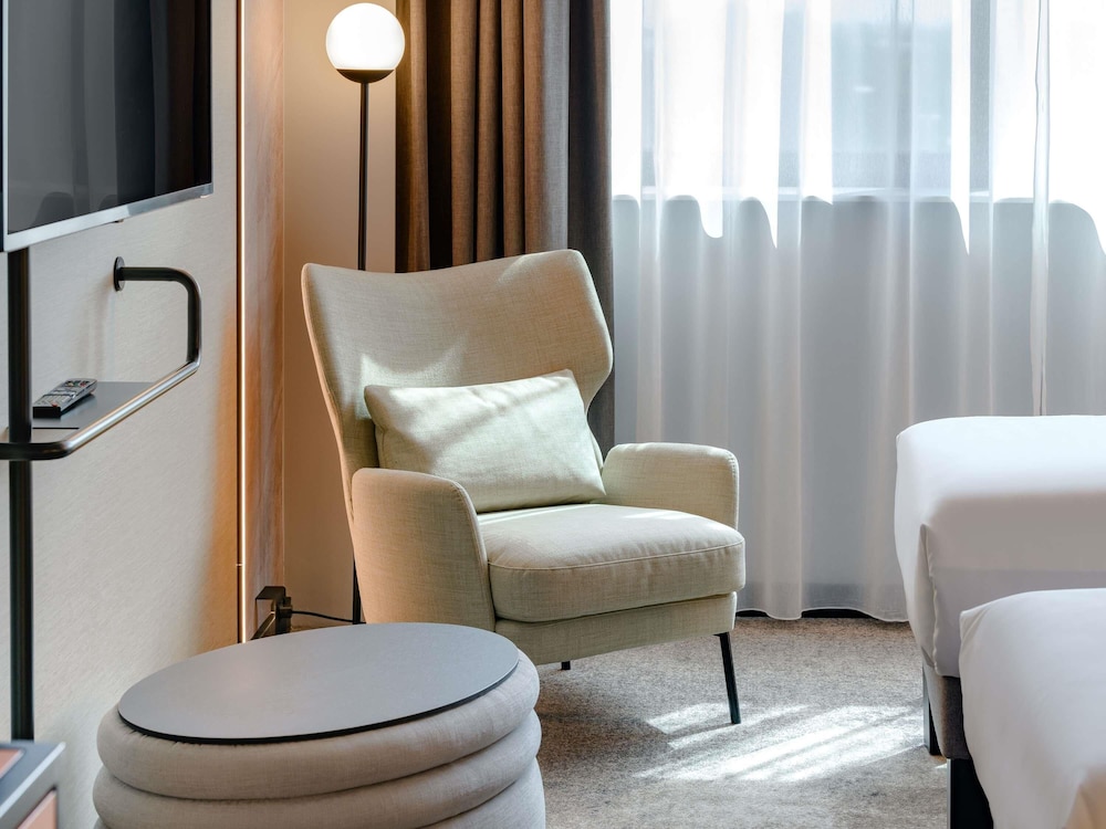 Habitación estándar con 2 camas individuales, 2 camas individuales del hotel Novotel München Airport. Foto 13