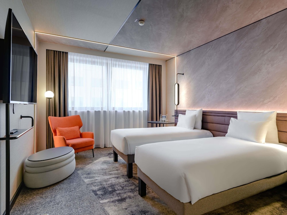Habitación estándar con 2 camas individuales, 2 camas individuales del hotel Novotel München Airport. Foto 15