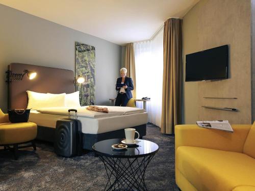 Habitación Deluxe - 1 cama grande del hotel Mercure Plaza Essen. Foto 4
