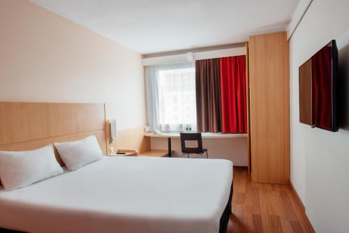 Habitación Doble Estándar del hotel Ibis Warszawa Stare Miasto Old Town. Foto 2