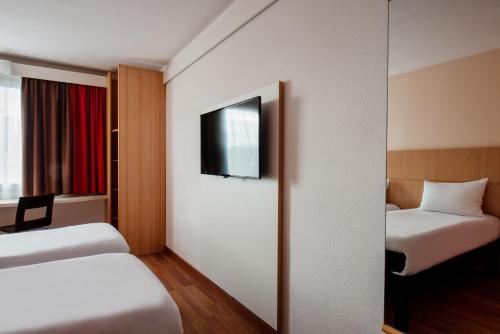 Habitación Doble Estándar - 2 camas del hotel Ibis Warszawa Stare Miasto Old Town. Foto 3