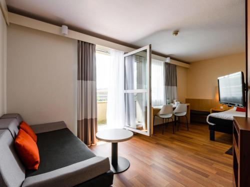 Junior Suite with One Double Bed and Balcony del hotel Ibis Warszawa Stare Miasto Old Town