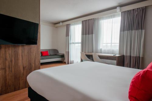 Junior Suite with One Double Bed and Balcony del hotel Ibis Warszawa Stare Miasto Old Town. Foto 4