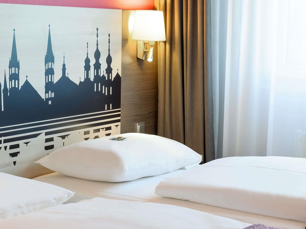 Habitación Estándar con cama doble del hotel Mercure Wuerzburg Am Mainufer. Foto 8
