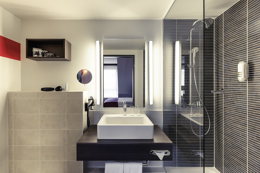 Habitación Estándar con cama doble del hotel Mercure Wuerzburg Am Mainufer. Foto 11