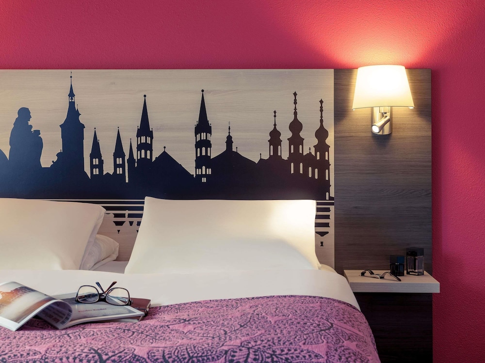 Habitación estándar con dos camas individuales del hotel Mercure Wuerzburg Am Mainufer. Foto 4