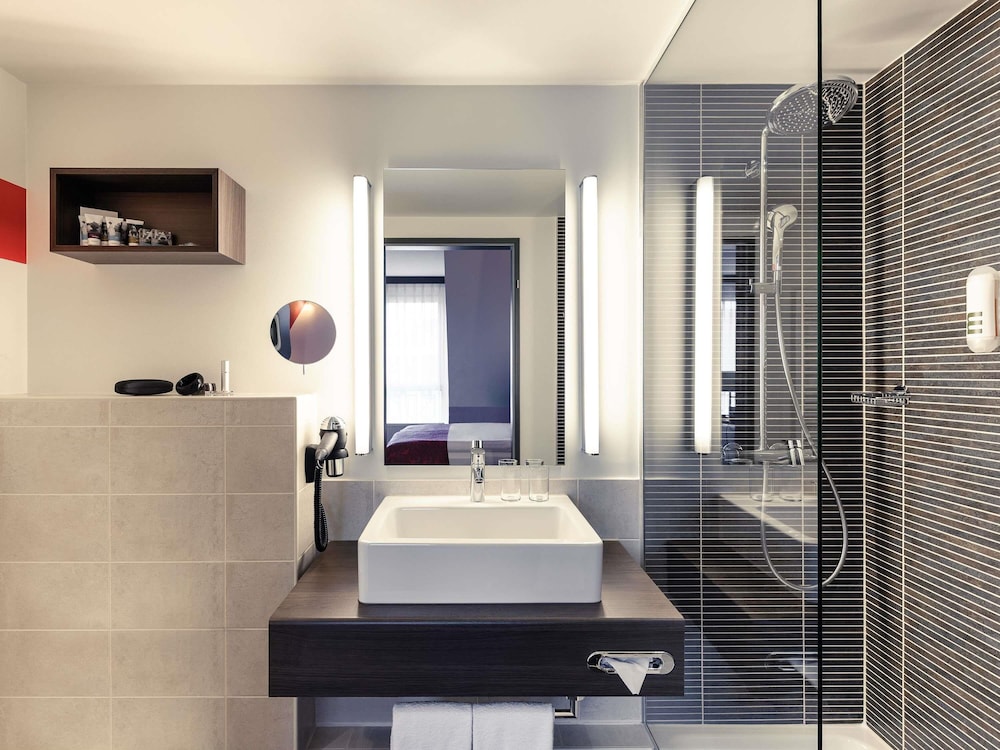 Habitación estándar con dos camas individuales del hotel Mercure Wuerzburg Am Mainufer. Foto 5