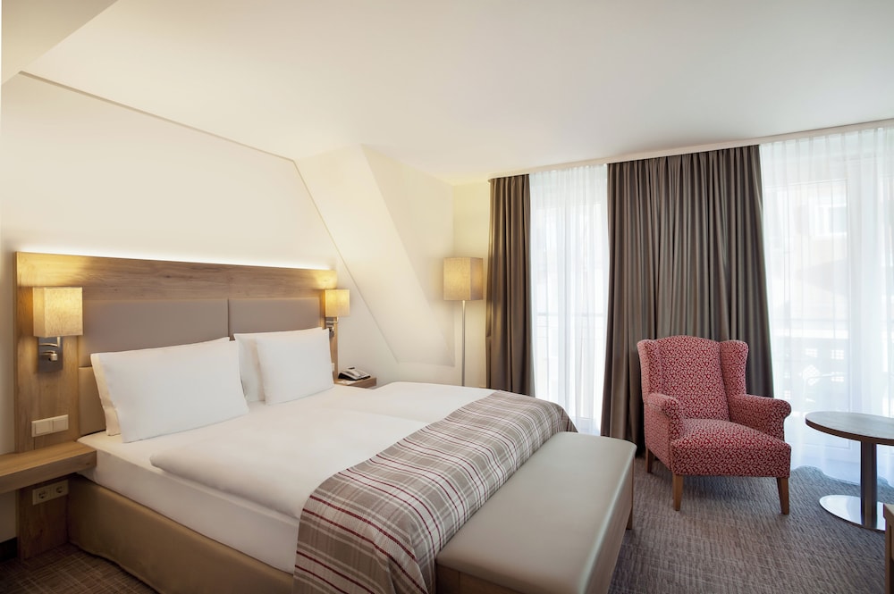 Habitación estándar, 1 cama de matrimonio grande del hotel Holiday Inn Nürnberg City Centre, An Ihg. Foto 4