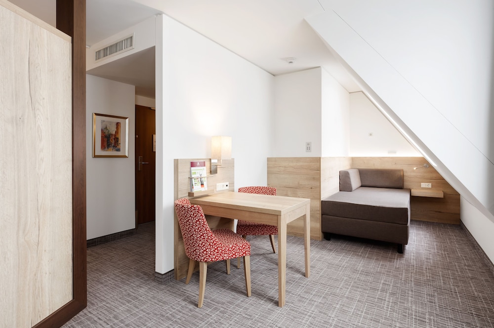 Habitación Premium, varias camas del hotel Holiday Inn Nürnberg City Centre, An Ihg. Foto 5