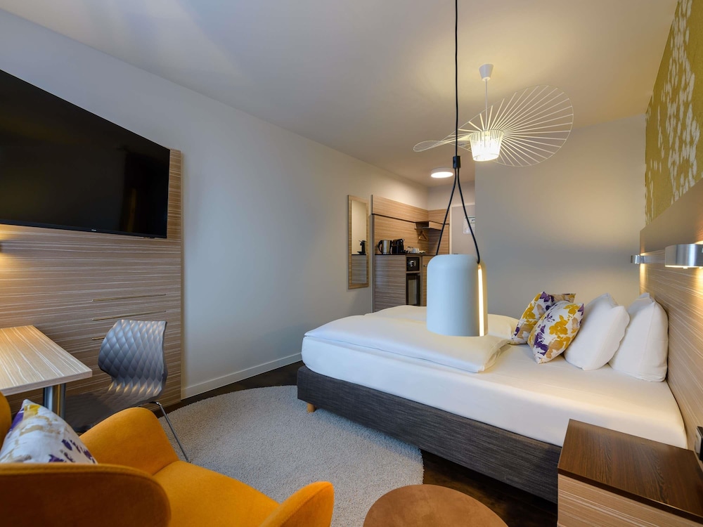 Habitación superior con cama queen size del hotel Mercure Stuttgart Gerlingen