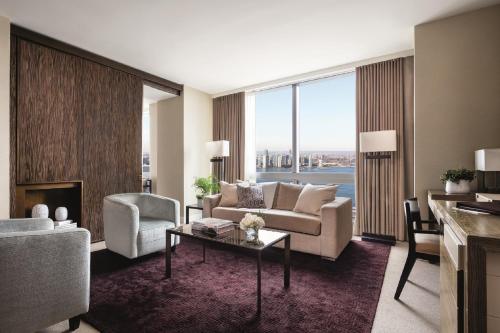 Suite SoHi de 1 dormitorio con vistas del hotel The Dominick. Foto 3