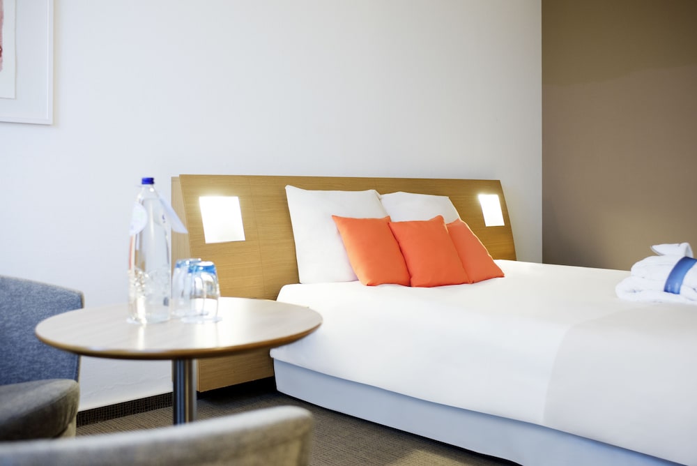 Habitación Executive con una cama doble del hotel Novotel Rotterdam Schiedam. Foto 2