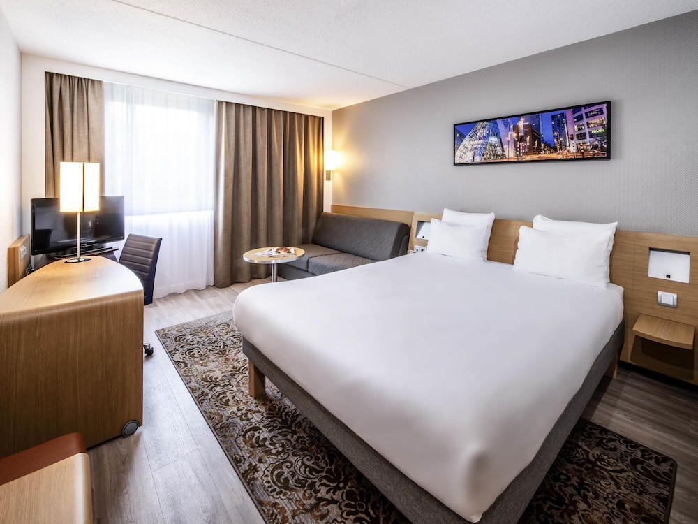 Habitación Executive con una cama doble del hotel Novotel Rotterdam Schiedam. Foto 5