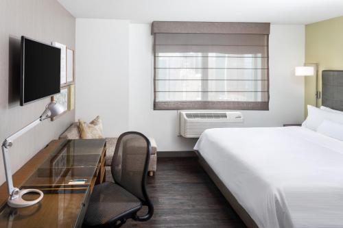 Estudio con vistas a la ciudad - Cama extragrande del hotel Element New York Times Square West. Foto 3