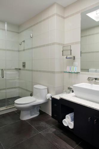 Habitación Superior - 1 cama grande del hotel Royalton Park Avenue. Foto 2