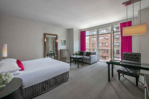 Habitación Grand Deluxe con 1 cama extragrande del hotel Royalton Park Avenue. Foto 2