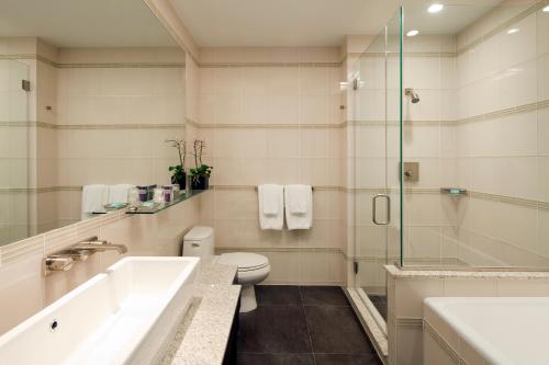 Habitación Deluxe con cama extragrande del hotel Royalton Park Avenue