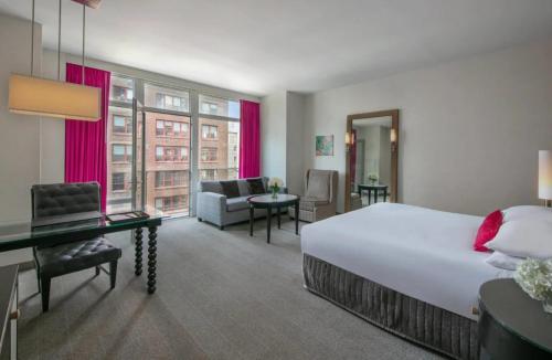 Habitación Grand Deluxe con 1 cama extragrande del hotel Royalton Park Avenue. Foto 3