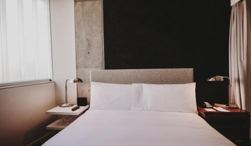 Habitación Deluxe - 1 cama grande del hotel Nolitan Hotel. Foto 1