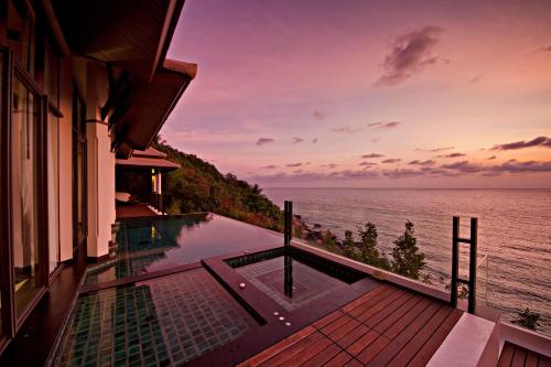 Villa Royal Banyan con piscina y vistas al océano del hotel Banyan Tree Samui
